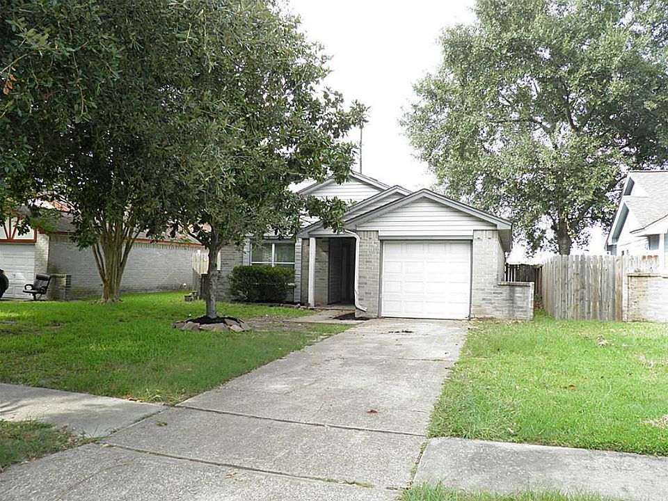1st image of 9834 Shadow Pine Dr