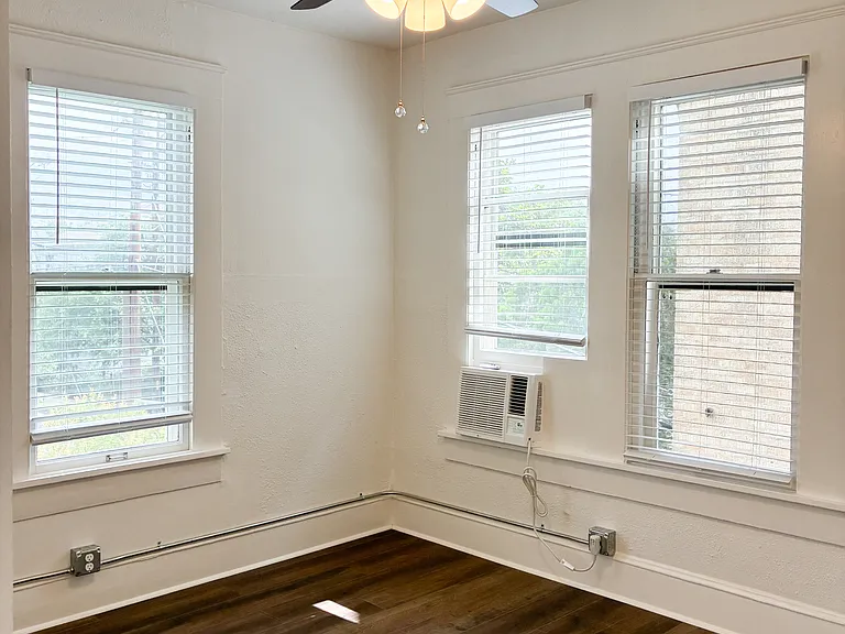 416 E Dewey Pl #6 — Photo 4