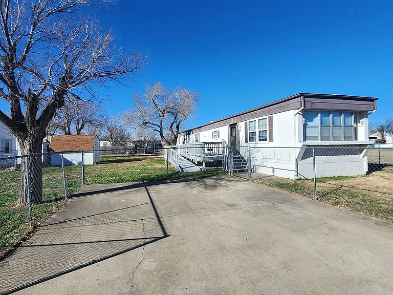 1412 S Nance St — Photo 2