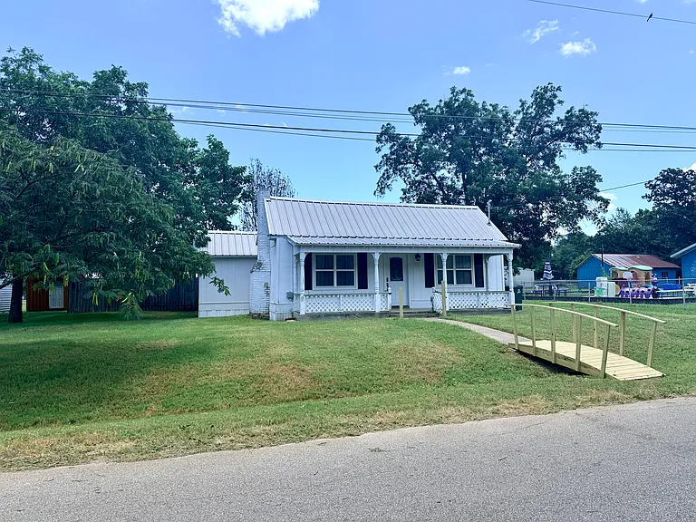 712 Hale St — Photo 19