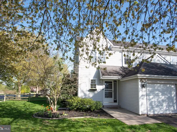 223 Azalea Cir, Royersford, PA 19468