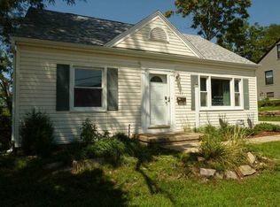 122 Hawthorne Dr SW, Cedar Rapids, IA 52404