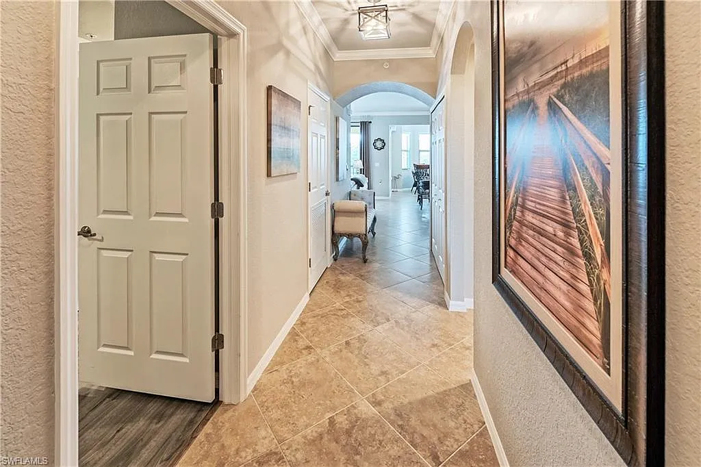 2 bed, 2.0 bath, 1137 sqft, $7,500 — Photo 3