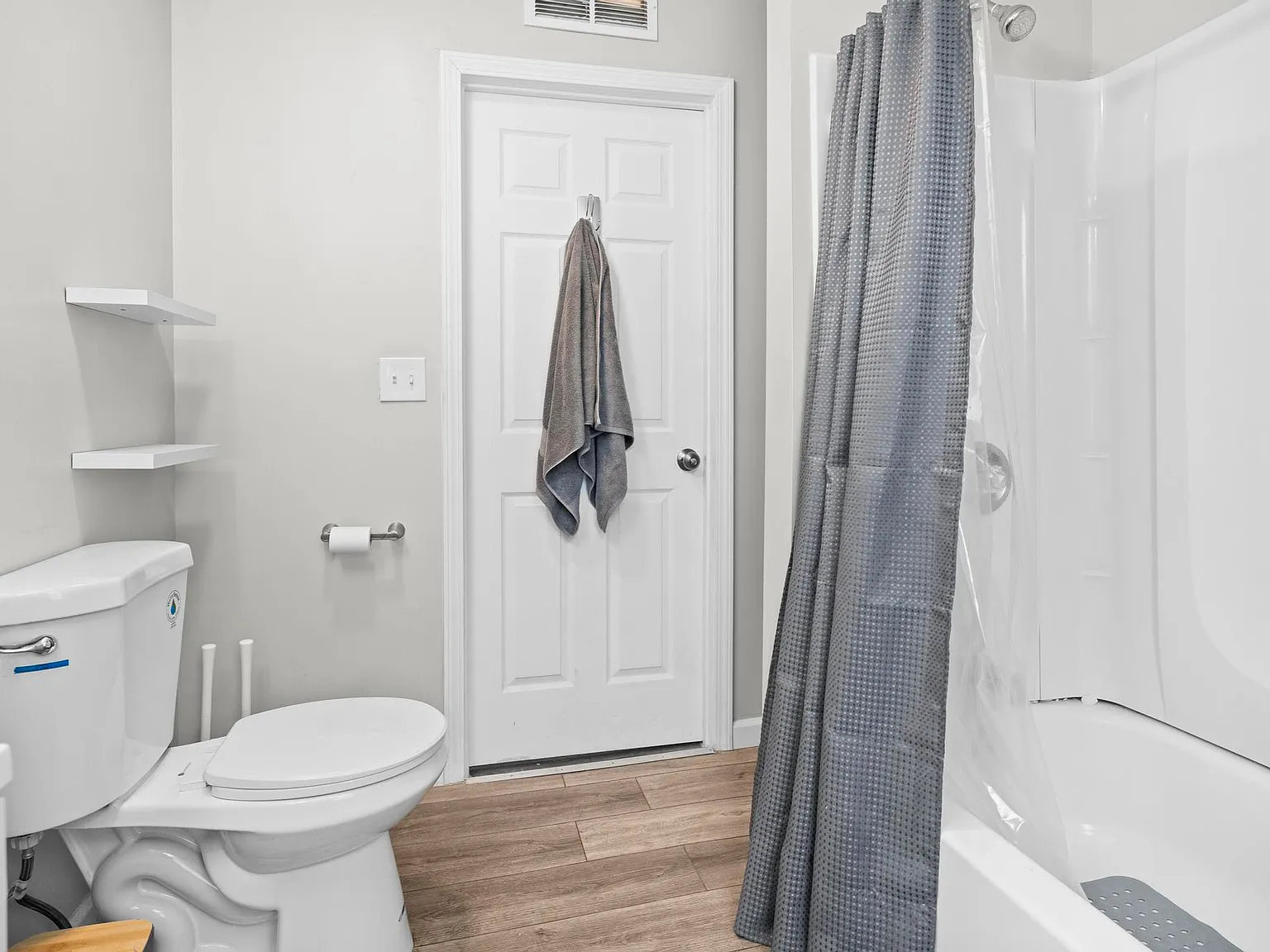 6 bed, 3400 sqft, $850 — Photo 4