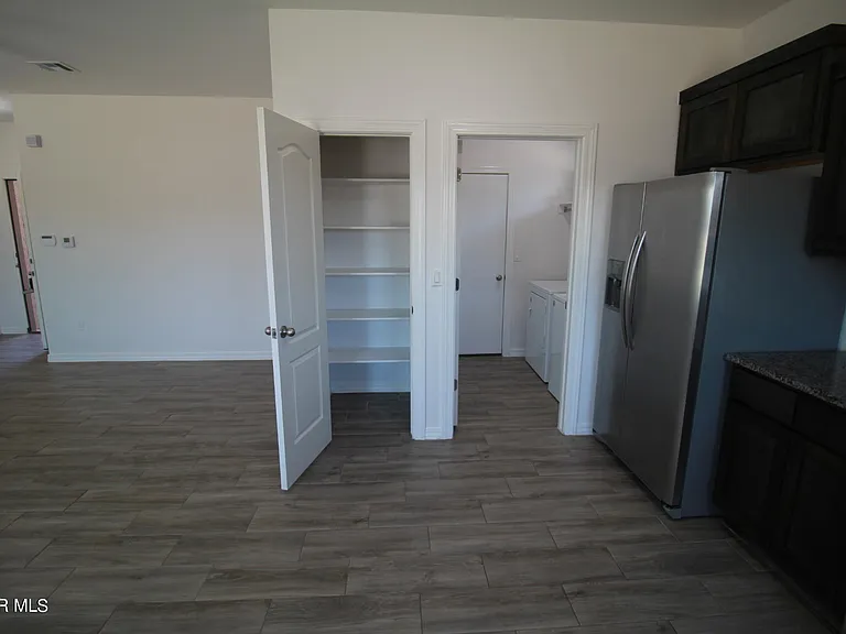 620 Adrian Arellano St W — Photo 27