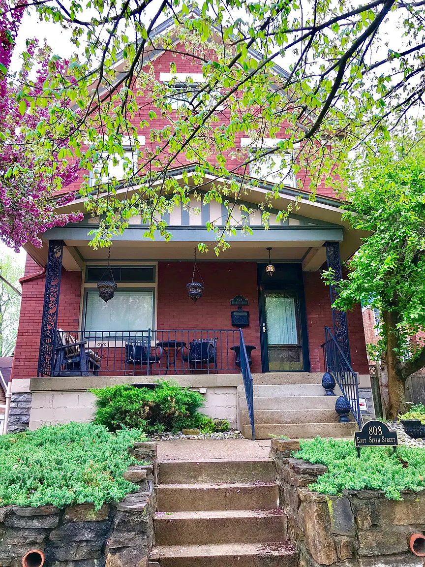 808 E 6th St photo 1