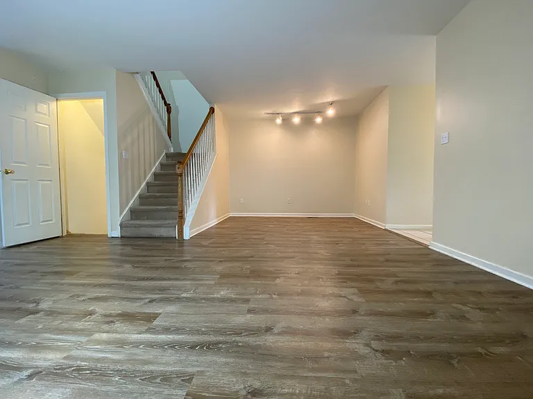 1291 Mohr Cir — Photo 5
