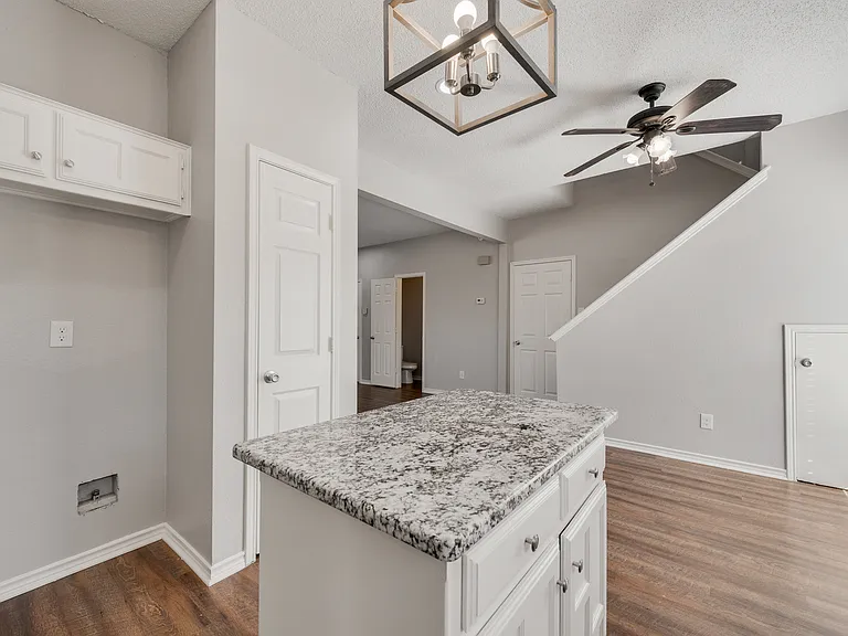 9406 Chimneywood Dr — Photo 8