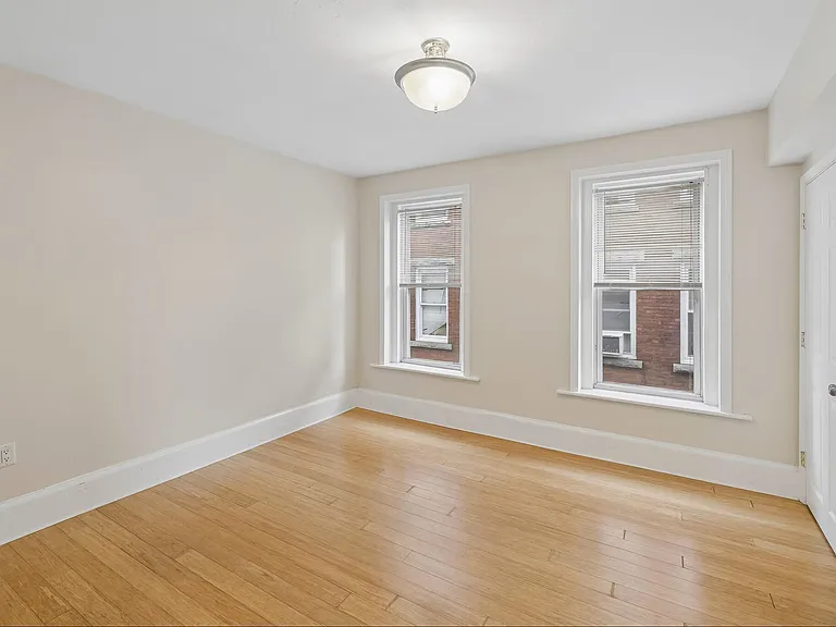 20 Eden St #4 — Photo 8