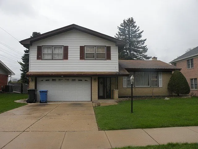 624 Leahy Cir photo 1