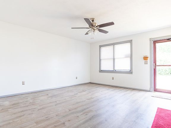 5th image of 924 Jefferson St