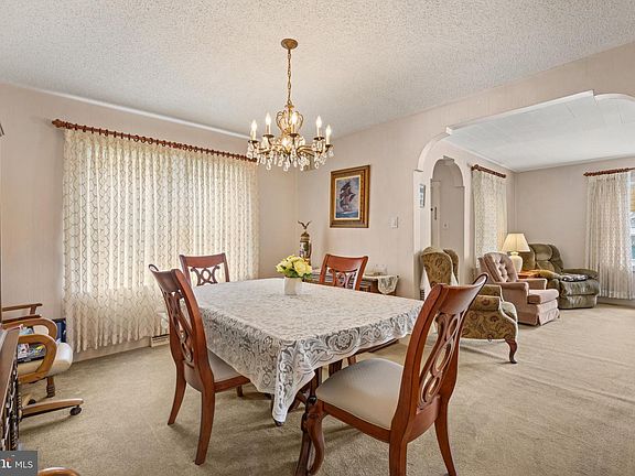 5th image of 1421 Maple Ave