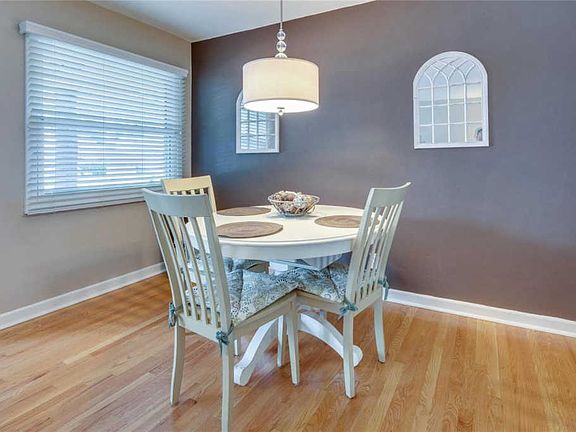 3rd image of 7907 E Yorkshire Dr