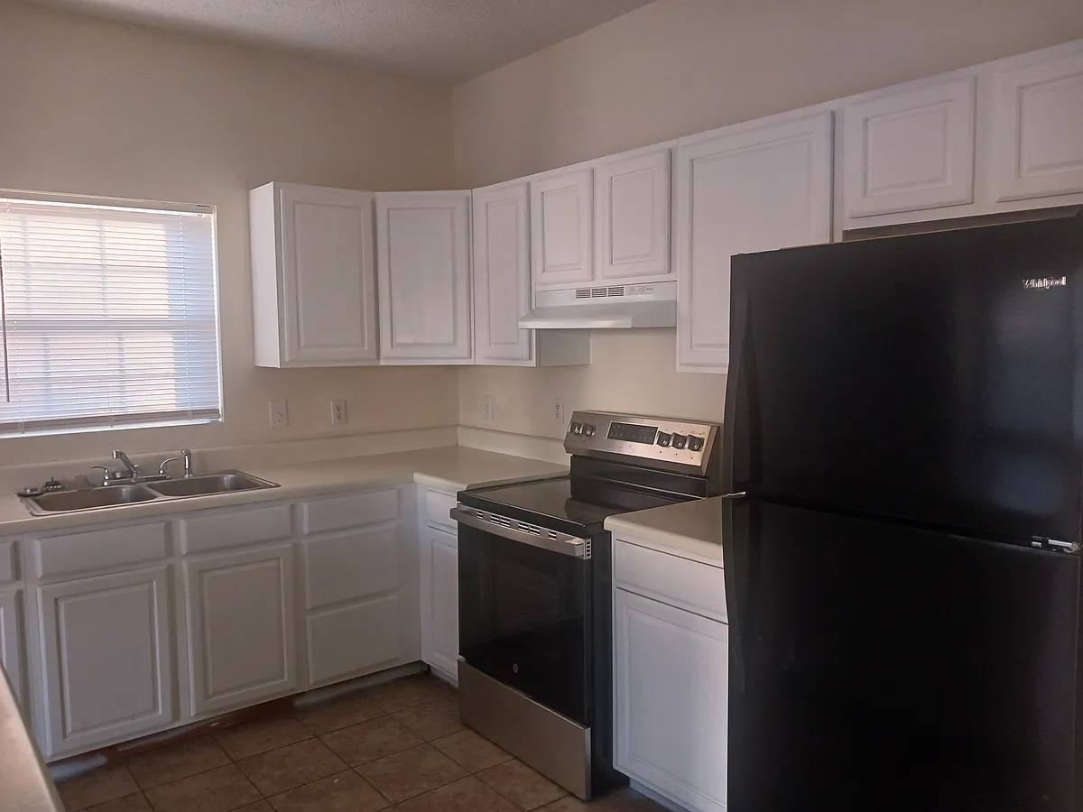 Building Photo - 305 Speed St #A