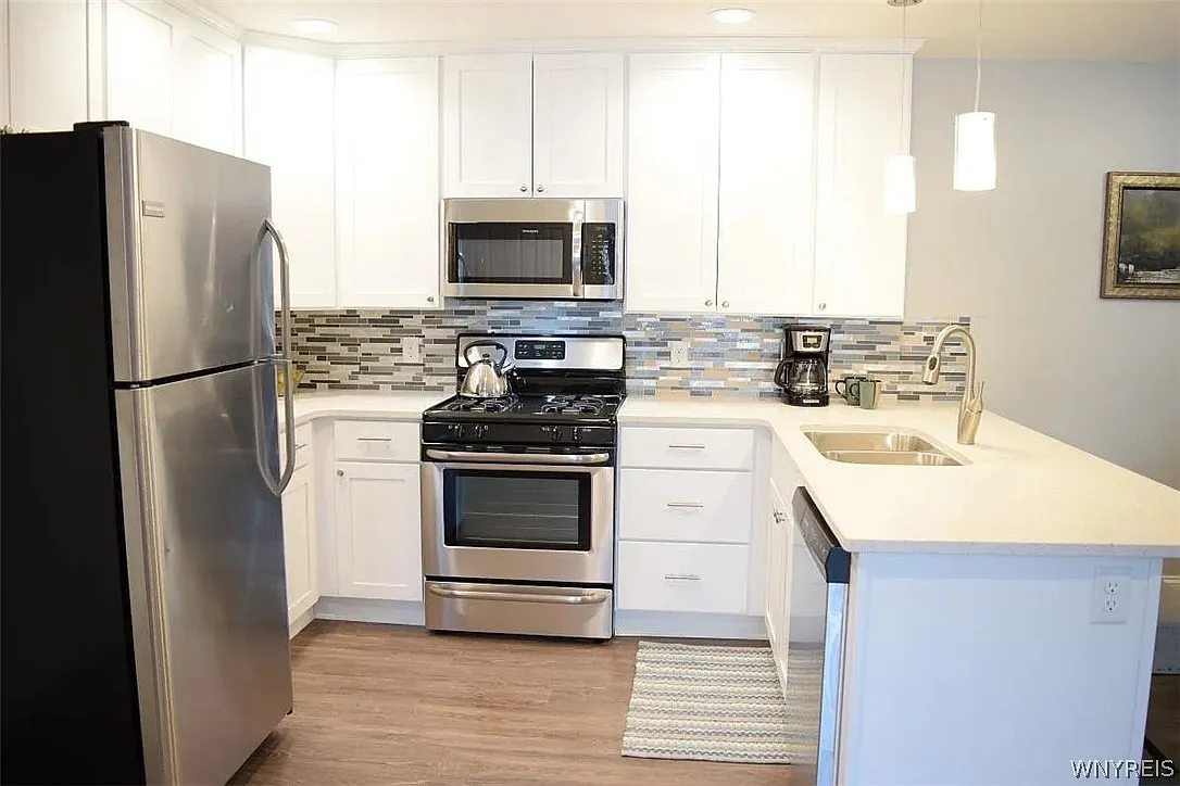 2 bed, 1.5 bath, 1050 sqft, $1,500 — Photo 2