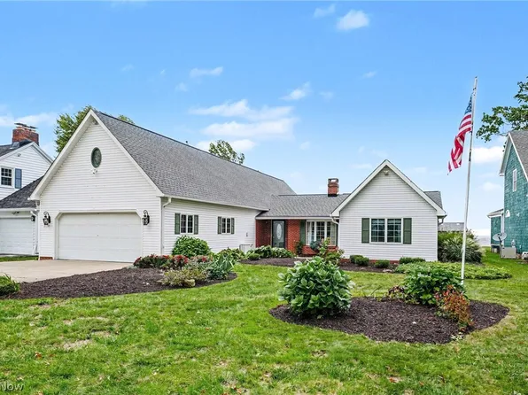 3711 Edgewater Dr, Ashtabula, OH 44004