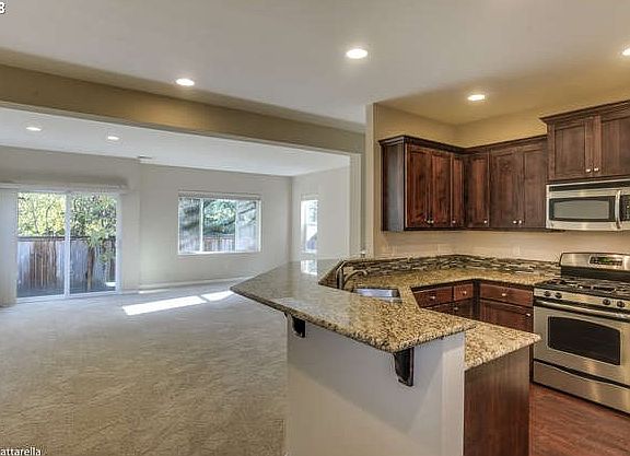 4th image of 2902 SE Marston Ave