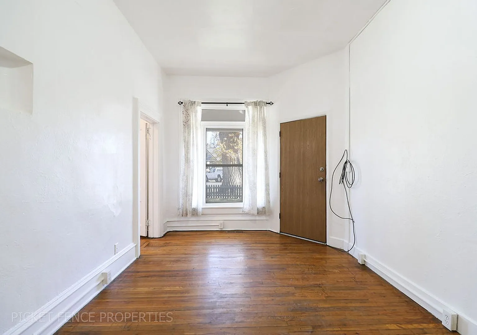605 Mathews St — Photo 2