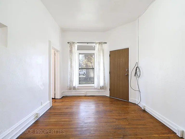 605 Mathews St — Photo 2