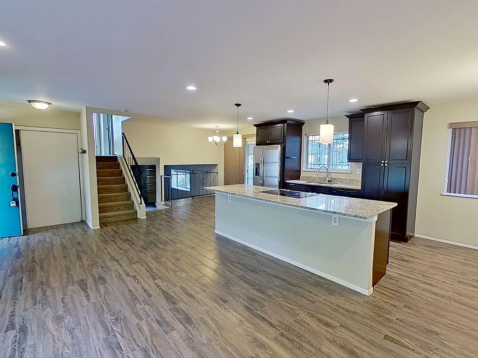4 bed, 2672 sqft, $3,995 — Photo 2
