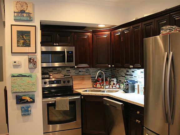 3rd image of 2101 Bernardo De Galvez Ave APT 1