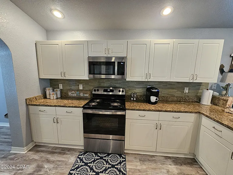 203 Brunswick Blvd — Photo 4