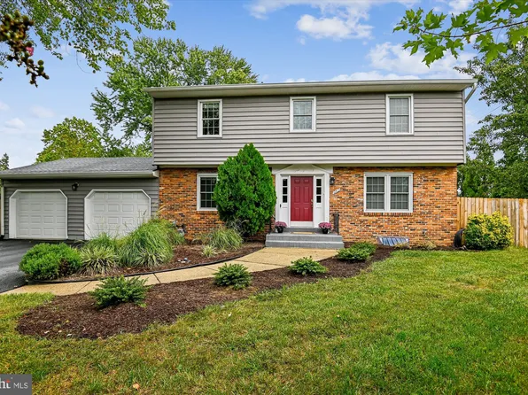 961 College Dr, Arnold, MD 21012