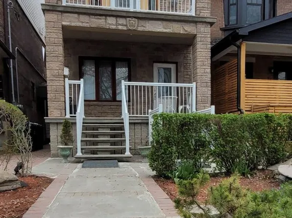 236 Garden Ave #1, Toronto, ON M6R 1J1