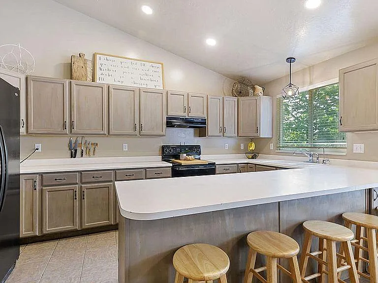 1043 N 2525 W — Photo 5