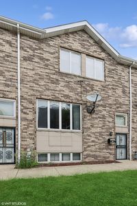 336 W 32nd St, Chicago, IL, 60616