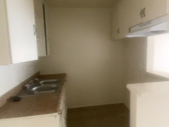 5th image of 3025 N Golden Ave #0