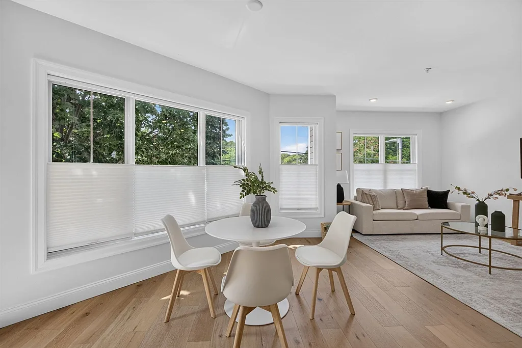 2 bed, 2.0 bath, 1056 sqft, $3,600 — Photo 3