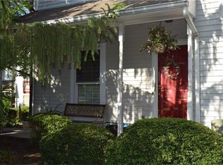 16 Mystic Ct, Sayreville, NJ