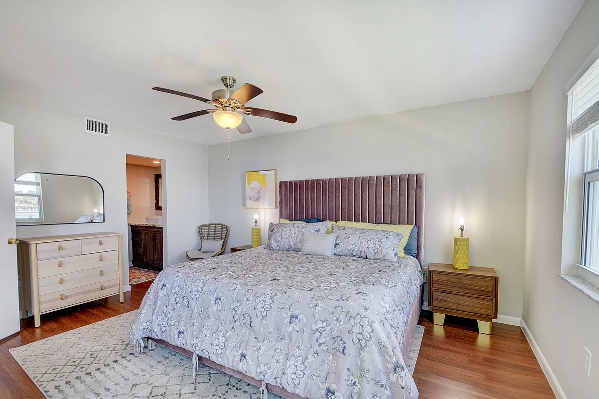 Building Photo - 410 Wilma Cir #204