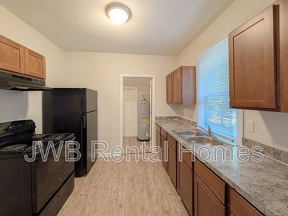 3rd image of 461 W 58th St