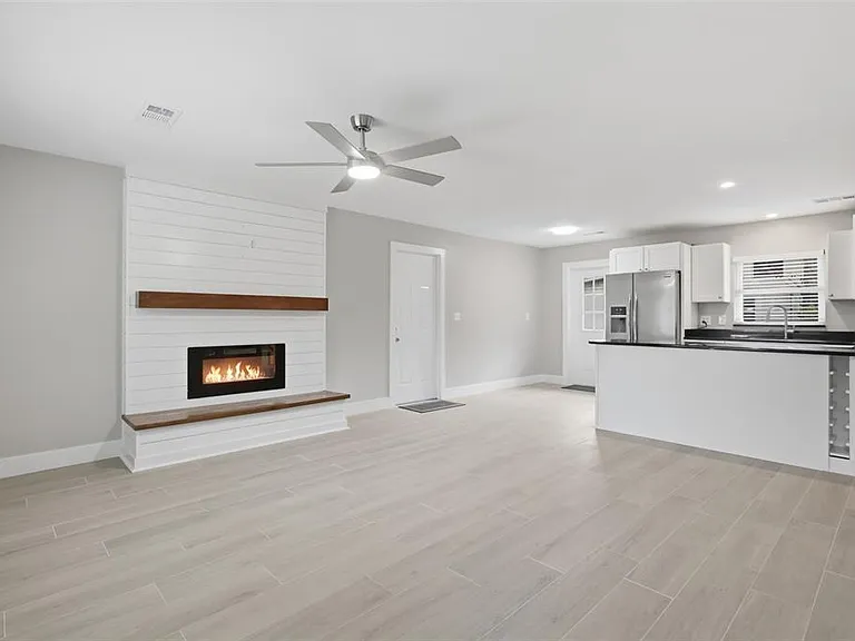 550 E Minnesota Ave — Photo 31