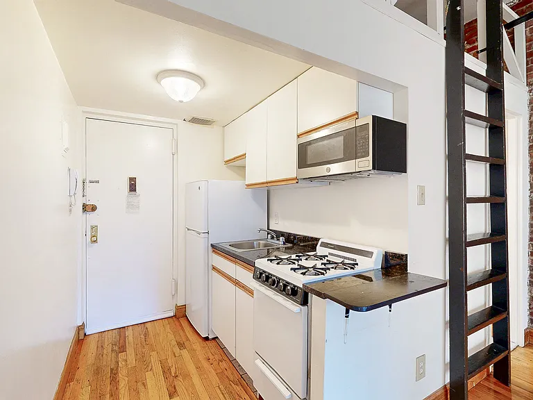 323 W 75th St #4C — Photo 8