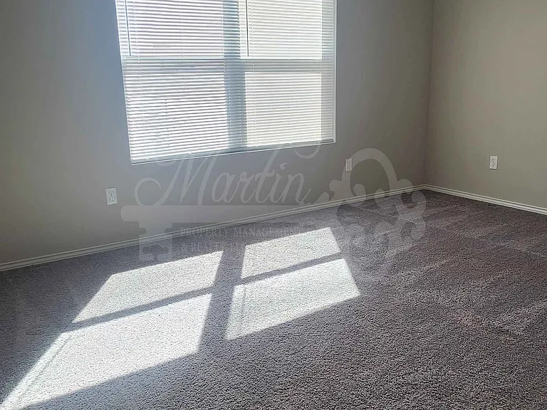 1400 Claire Ct — Photo 6