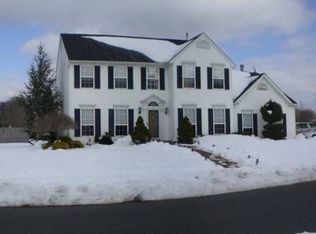 5 Daffodil Dr, Sicklerville, NJ 08081