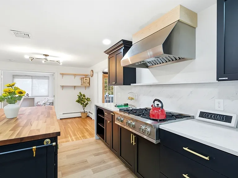 8 Phinney Rd — Photo 11