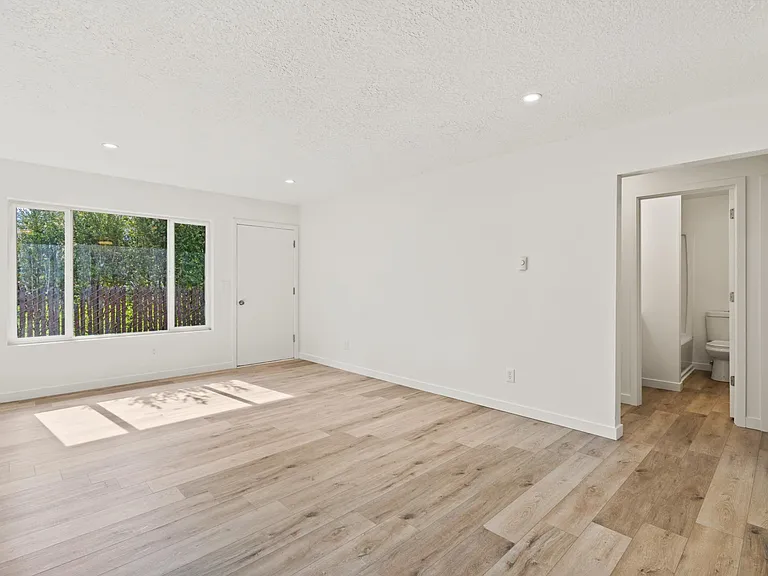 4751 NE 99th Ave #3 — Photo 9