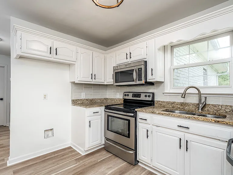 2718 Buckner Ln — Photo 15