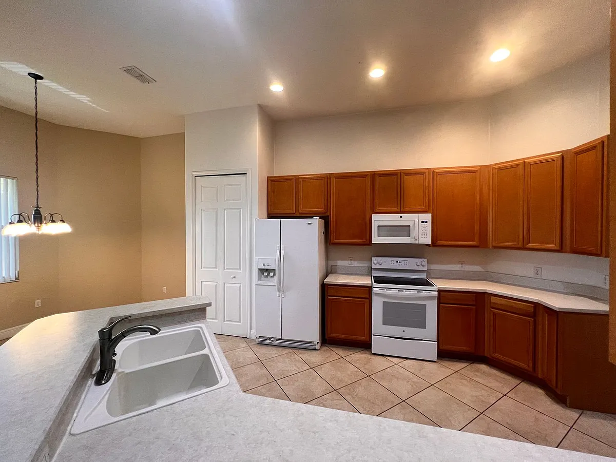 Building Photo - 3534 Sunset Isles Blvd