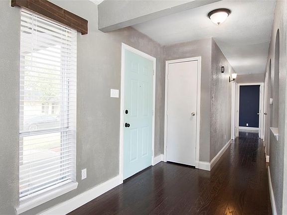3rd image of 4910 Collingwood Dr