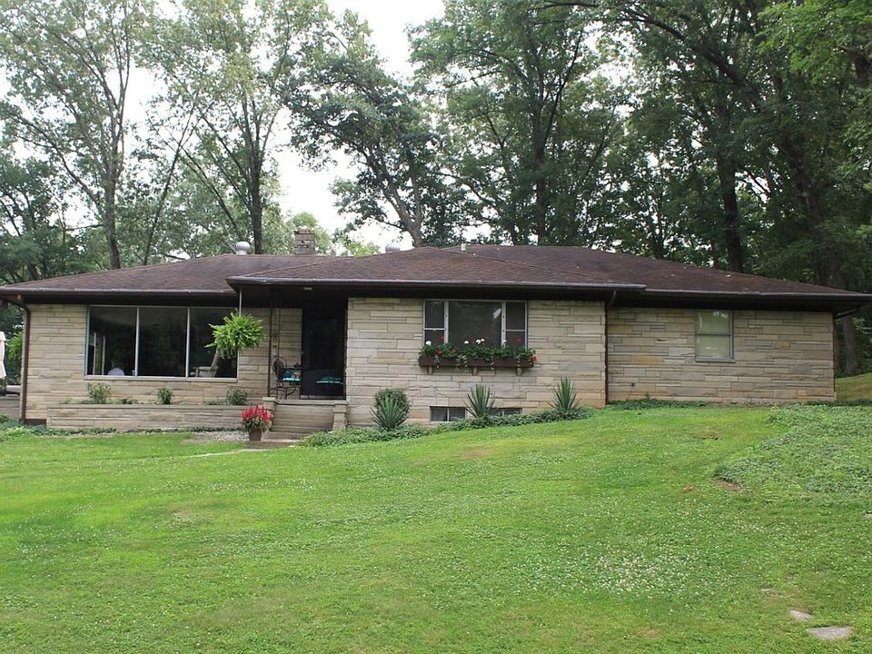 1st image of 102 N Oakwood Dr