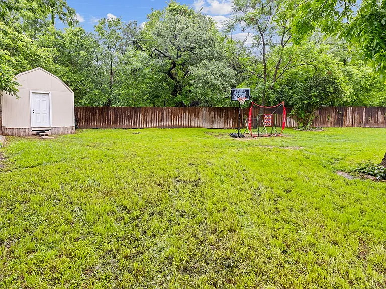 70 Sue Ann Dr — Photo 5