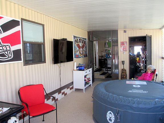 3rd image of 46 Lake Griffin Dr