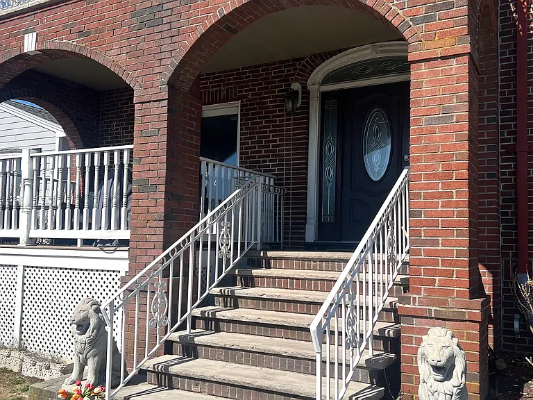 77 Lynn Shore Dr #1 — Photo 51