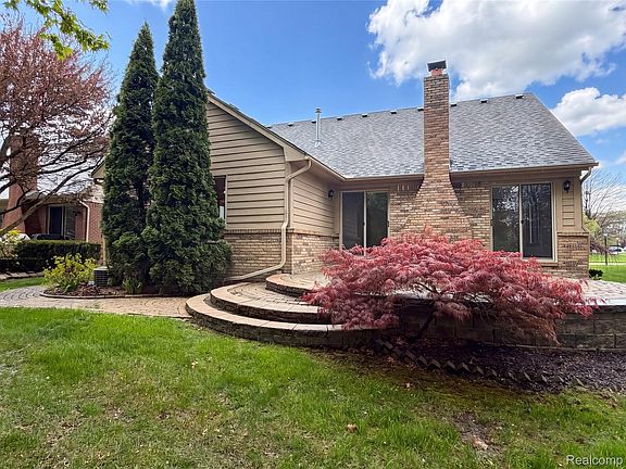 5th image of 52186 Jacqueline Ct