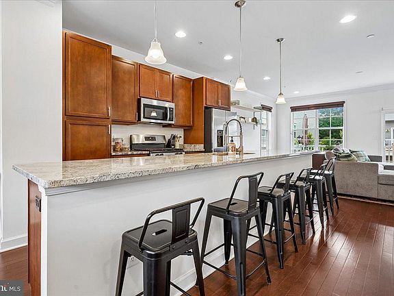 5th image of 3008 Mia Ln